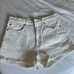 Abercrombie Mom Short High Rise